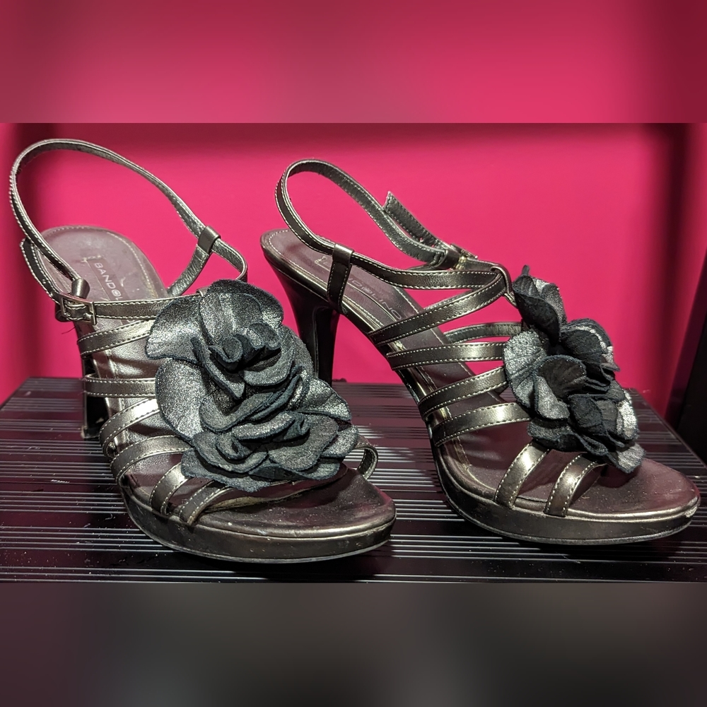 Bandolino silver flower heels, size US 8
